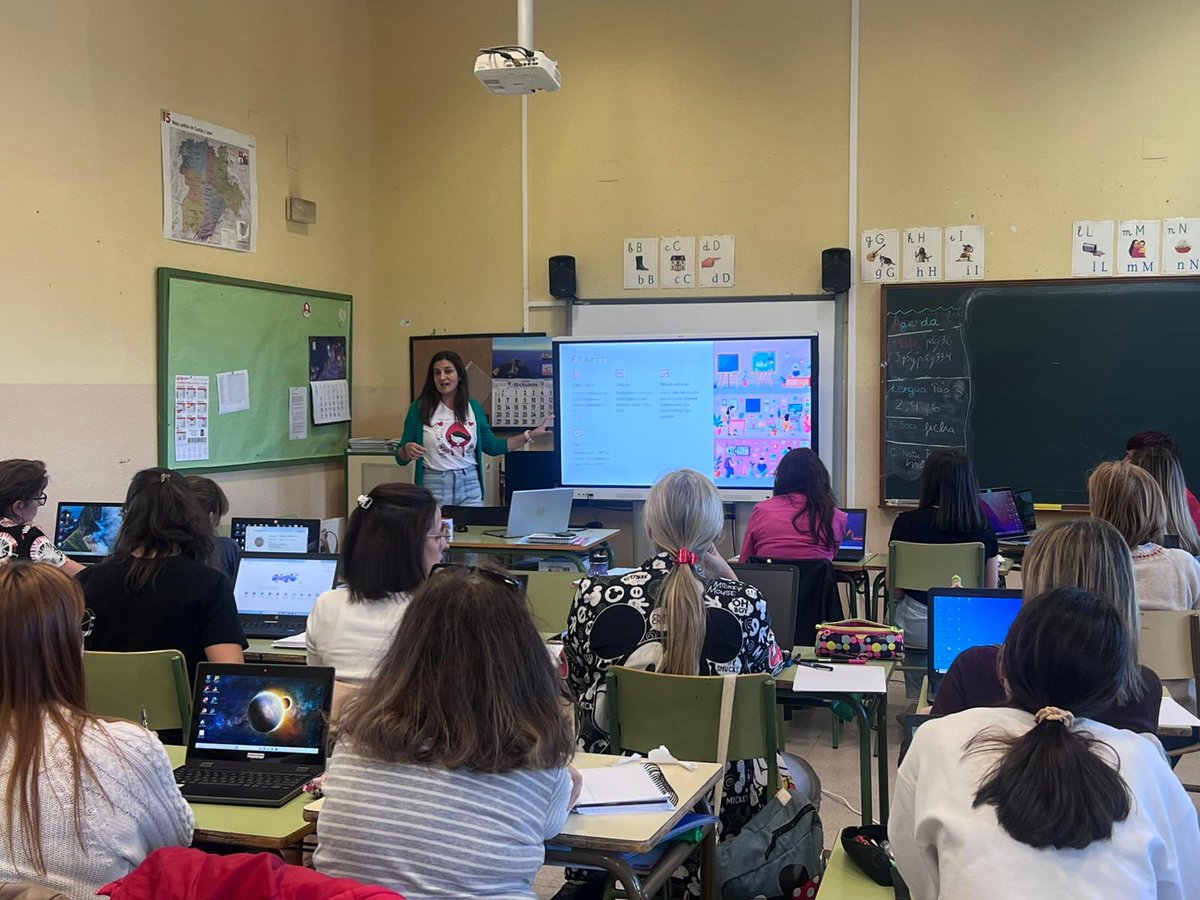 CFIE_Avila's tweet image. 🎓✨ ¡Arranca el curso en el CEIP Moreno Espinosa!
Docentes motivados, ideas frescas y muchas ganas de transformar la educación.
Exploramos el uso de IA y apps para la docencia: innovación al servicio del aprendizaje.
@CFIE_Avila #FormacionCyL #innovacionCyL