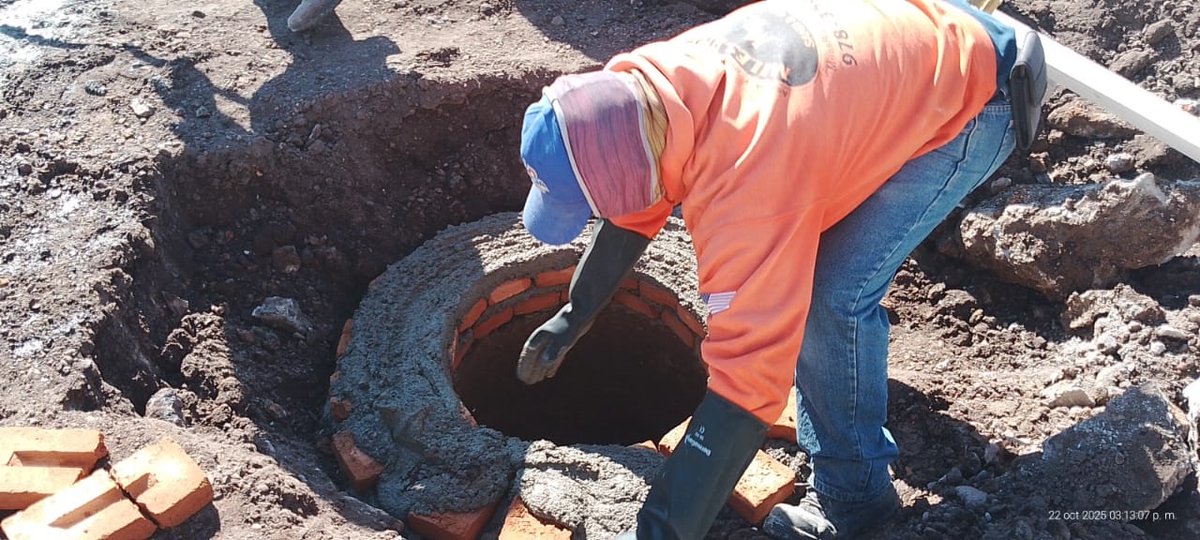 ObrasPublicasDG's tweet image. 🦺Terminan los trabajos de limpieza y preparación para tirar carpeta en la Callie Nellie Campobello en la colonia Santa Amelia.

@josejoseantonio
#DurangoEsElCamino