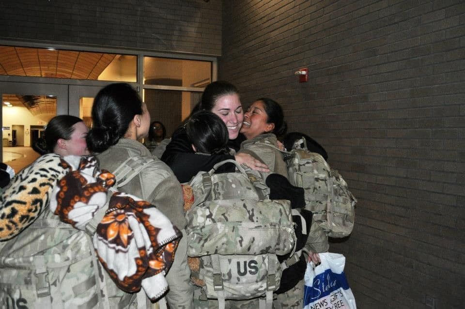 RachelForSenate's tweet image. #TBT to 2013, when I flew to Texas to surprise my unit as they returned home. At the time, I was still at Ft Belvoir recovering, but seeing the amazing women from the 507th Engineer Battalion, who were deployed with me to Afghanistan, made every moment worth it. 💛🇺🇸

#TBT…
