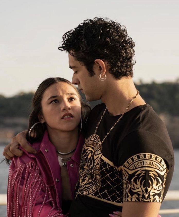 Maria Esposito (<a href="/Meryesp12/">Maria Esposito</a>) parla di Massimiliano (@massicaiazzo7) in una recente intervista per il film “Io Sono Rosa Ricci”