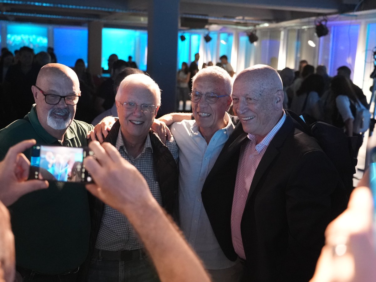 AntonioBonfatti's tweet photo. En la @FeriaLibroRos presenté “Memorias para un porvenir socialista”.
Un encuentro con amigos y compañeros con quienes hemos transitado muchos caminos, siempre colectivamente.
Gracias a la familia que siempre está presente. A la organización y a @narcisodavid por acompañar. https://t.co/VO4FOa5a5Y