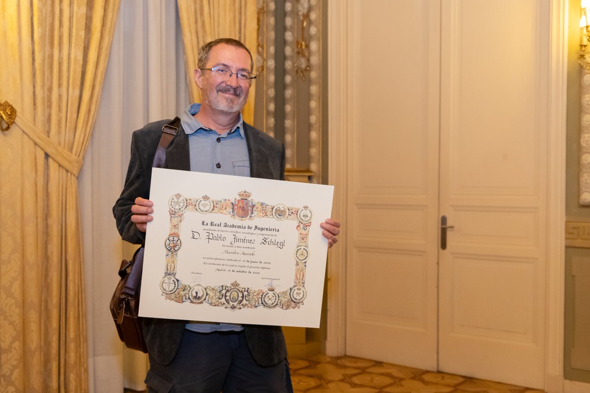 IRI_robotics's tweet image. 💫 El pasado 14 de octubre, en el acto de distinción a los  Miembros Asociados de la Real Academia de Ingeniería @RAI_Ingenieria, se reconoció a @pablo_schlegl por su destacada trayectoria
¡Enhorabuena, Pablo! 👏
