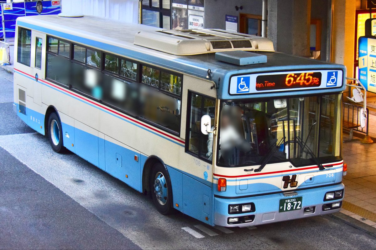 BUSSTOPS - バス停デザイン BUSSTOPS - バス停デザイン BUSSTOPS - バス停デザイン 500px-