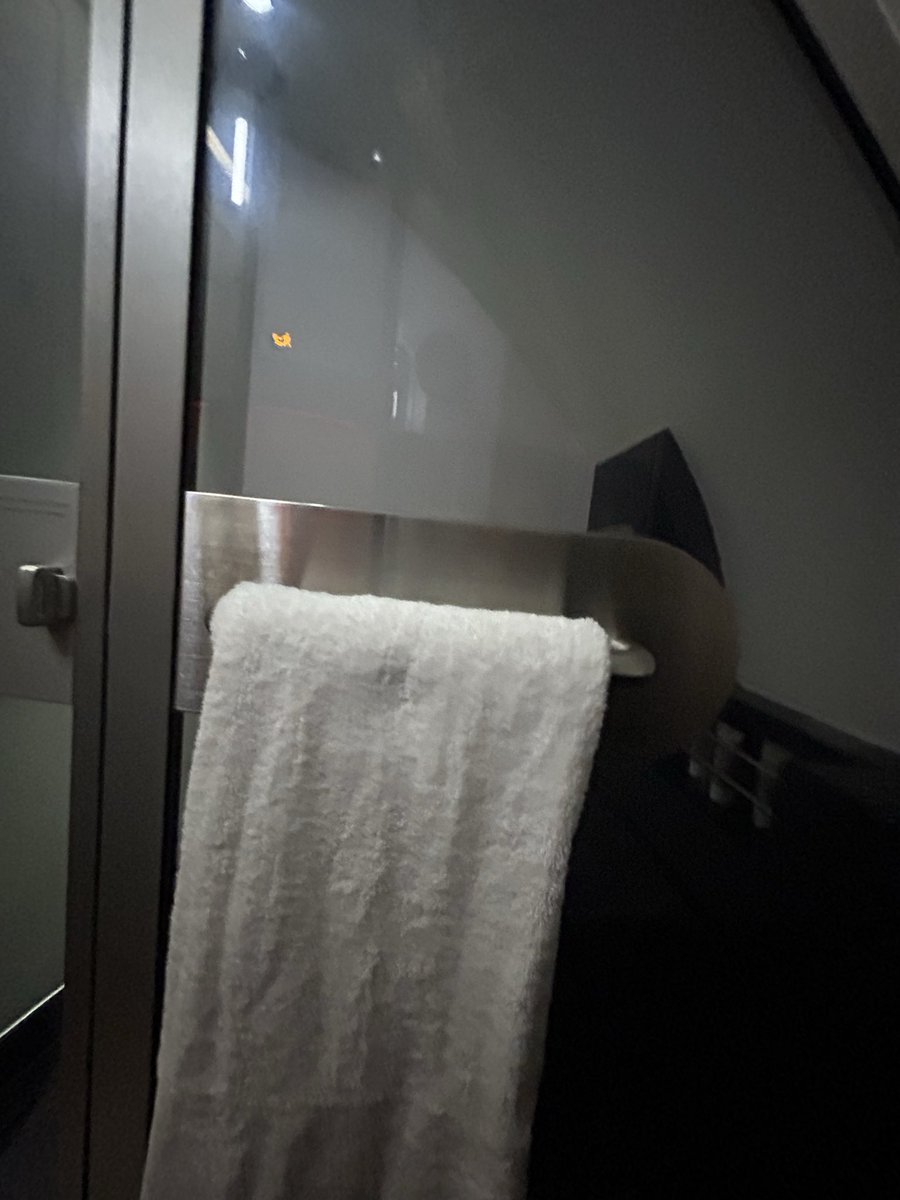 businessmilen's tweet image. 自主練🉐F旅
AUH-SIN エディハド航空🇸🇦
✈️A380 ファーストクラス 

💰 12500マイル※1便あたり換算
（マリオットポイントより交換）
＋税金
お得度★★★★★

🙆
エディハド航空のファーストクラス、アパートメント。広さは完璧👌😍 ラウンジから直接機内に移動できますし、特別感がありますね！…