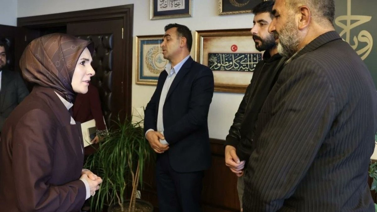 Rojin’in babasıyla görüşen Bakan Göktaş’tan mesaj

🔗 amedtv.com/rojinin-babasi…