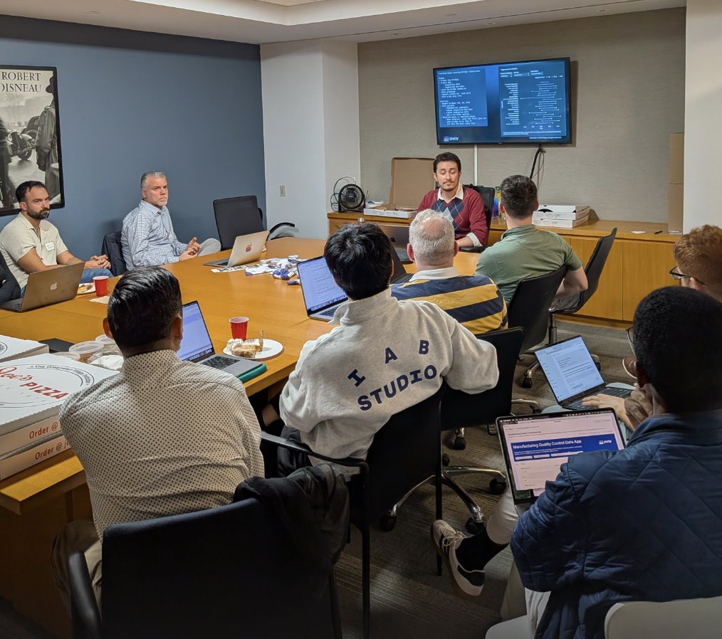 plotlygraphs's tweet image. The best part of building with data? The people behind it. That’s why we’re bringing Plotly to cities around the world! 📊🌍✨

Upcoming stops, all happening at 6-8PM local time:
🇺🇸 Los Angeles — Today! 
luma.com/1i7o2cjx

🇨🇱 Santiago, Chile — Oct 29
luma.com/0dbja6oe…