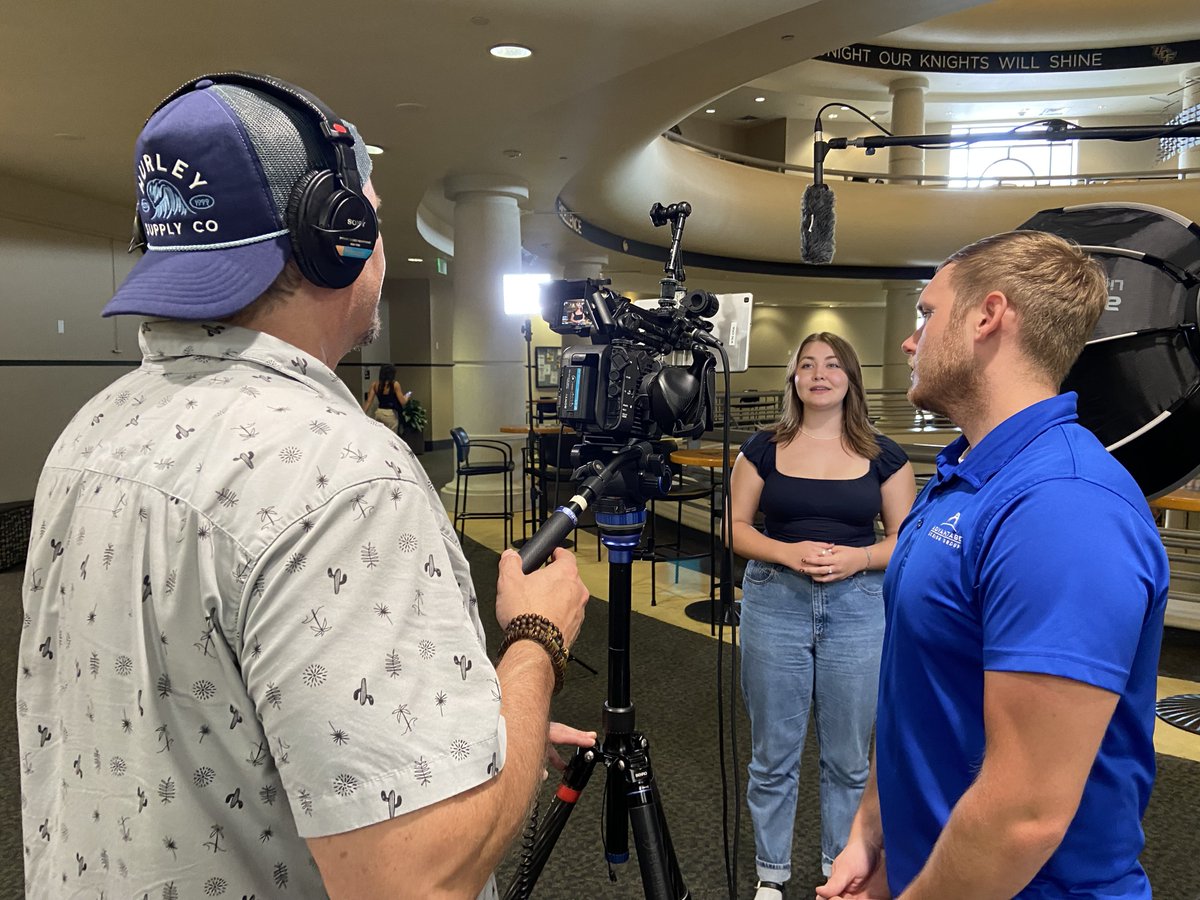 AdvantageDesign's tweet image. 🚨 It’s #TransferStudentWeek — and we’re giving a shoutout to @UCF, one of the largest transfer destinations in the country! 💛🖤

Over 5,500 transfer students join the Knight Nation each year — and with #AdvantageOrientation, they start strong from day one.

🎬 BTS from our…