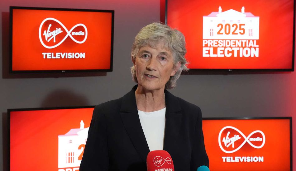 TechDropsNetEs's tweet image. Meta elimina un video deepfake generado por IA de una candidata presidencial irlandesa, lo que genera preocupación sobre la desinformación y la integridad electoral. #noticias  #IA #Deepfake #Meta #Eleccion
Link: es.techdrops.news/post/meta-elim…