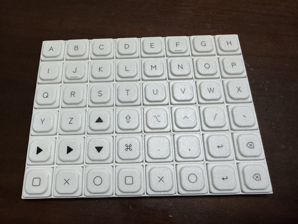 <a href="/Yu_keyb/">ゆ</a> さんの新作キーキャップをモニターさせて頂きました！
キーボードは<a href="/teporz/">tepo/某なれはて🌞💦</a> さんから購入させてもらったmekabuです！
このキーキャップの完成度が凄まじく高くて、3dプリンタでどうやったらこんなに綺麗になるのか謎です…
このキーキャップ形状好きなら買うしかないっす…うん。