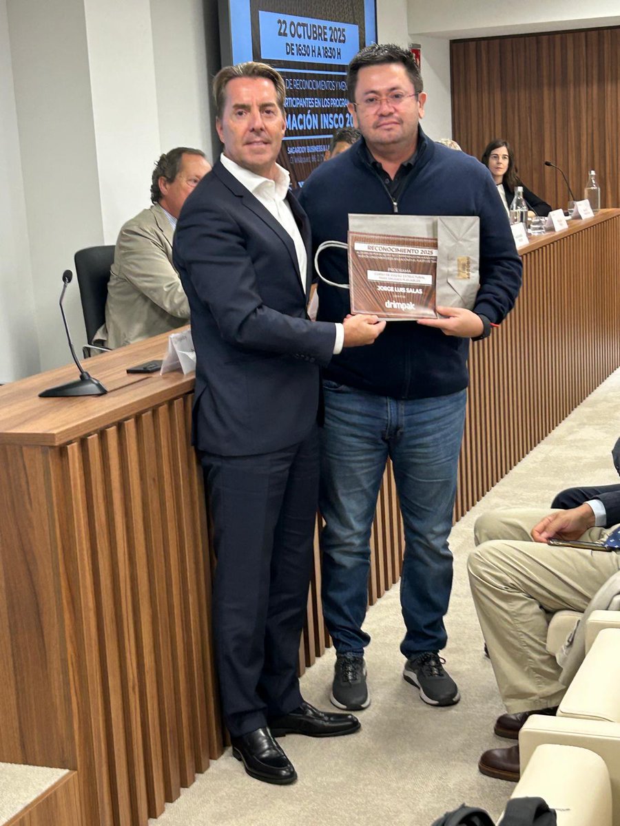 ¡ASPACK asistió a la 3ª edición de los premios INSCO! 📦🏆Nuestro presidente participó en la entrega de premios.

INSCO reunió a alumnos, empresas y entidades del sector para reconocer el talento, la dedicación y el compromiso. 🚀

¡Enhorabuena a los premiados!🎉

#ASPACK #INSCO