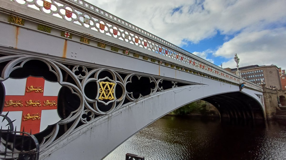 Lendal Bridge provided a vital path to the Minster area from York’s first railway station in 1863🚂
The structure stretches 53 meters across the Ouse &amp; was designed by Thomas Page🌉
Made from cast iron, the bridge replaced a ferry service, used by Florence Nightingale in 1852🩺