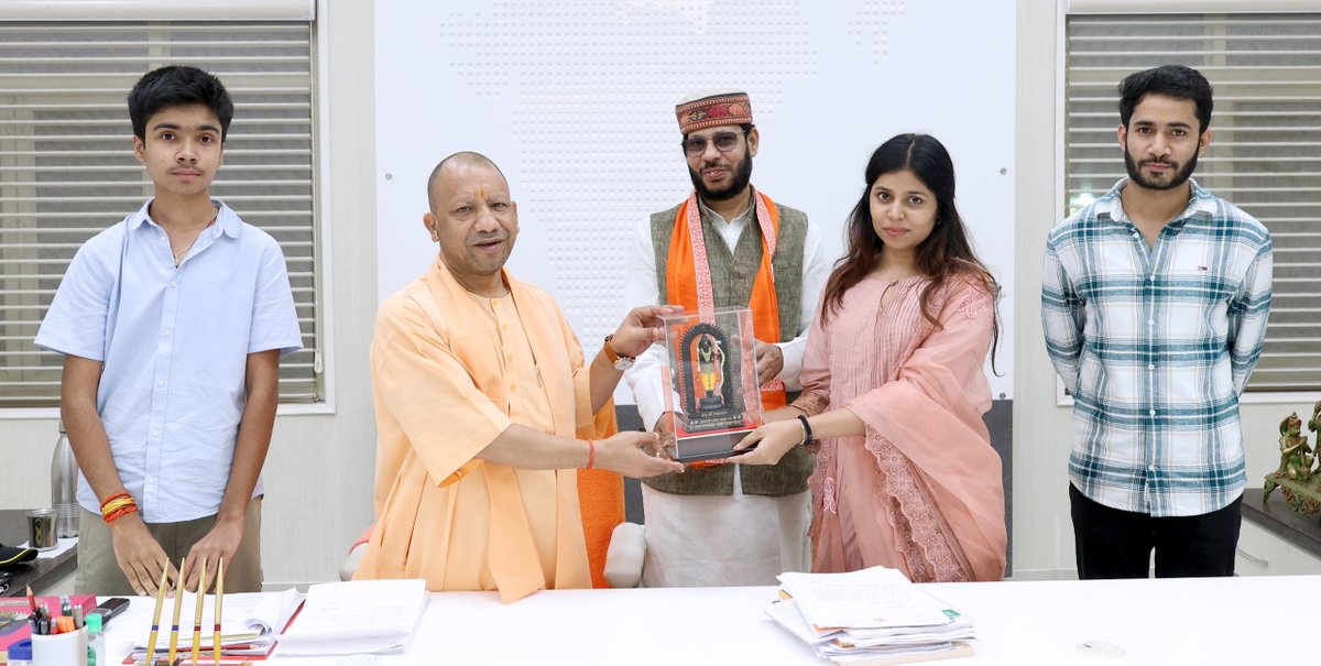 मुख्यमंत्री श्री <a href="/myogiadityanath/">Yogi Adityanath</a> जी महाराज से आज लखनऊ में जनपद रायबरेली के ऊंचाहार विधान सभा क्षेत्र के माननीय विधायक श्री मनोज कुमार पाण्डेय जी ने सपरिवार शिष्टाचार भेंट की।

<a href="/Manojpandeyweb/">Manoj Pandey (मनोज पाण्डेय)</a>