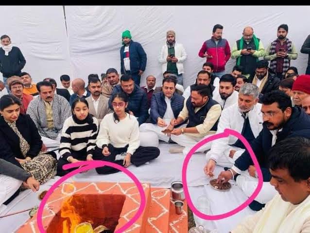 गधे यह देख तेरे नेता की हरकत,ये कोनसी विचार धारा है रे, बहनजी कही मंदिर मजीद कही नहीं जाती!