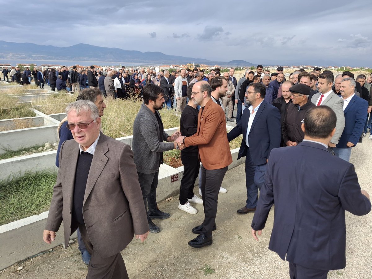 📍Burdur
 
  İl yönetim kurulu üyemiz(yedek) Fırat Veli Oyman’ın vefat eden babası Murat Oyman'ın cenaze namazına iştirak ettik. 

  Merhuma Allahtan rahmet geride kalan acılı ailesine sabırlar dilerim.