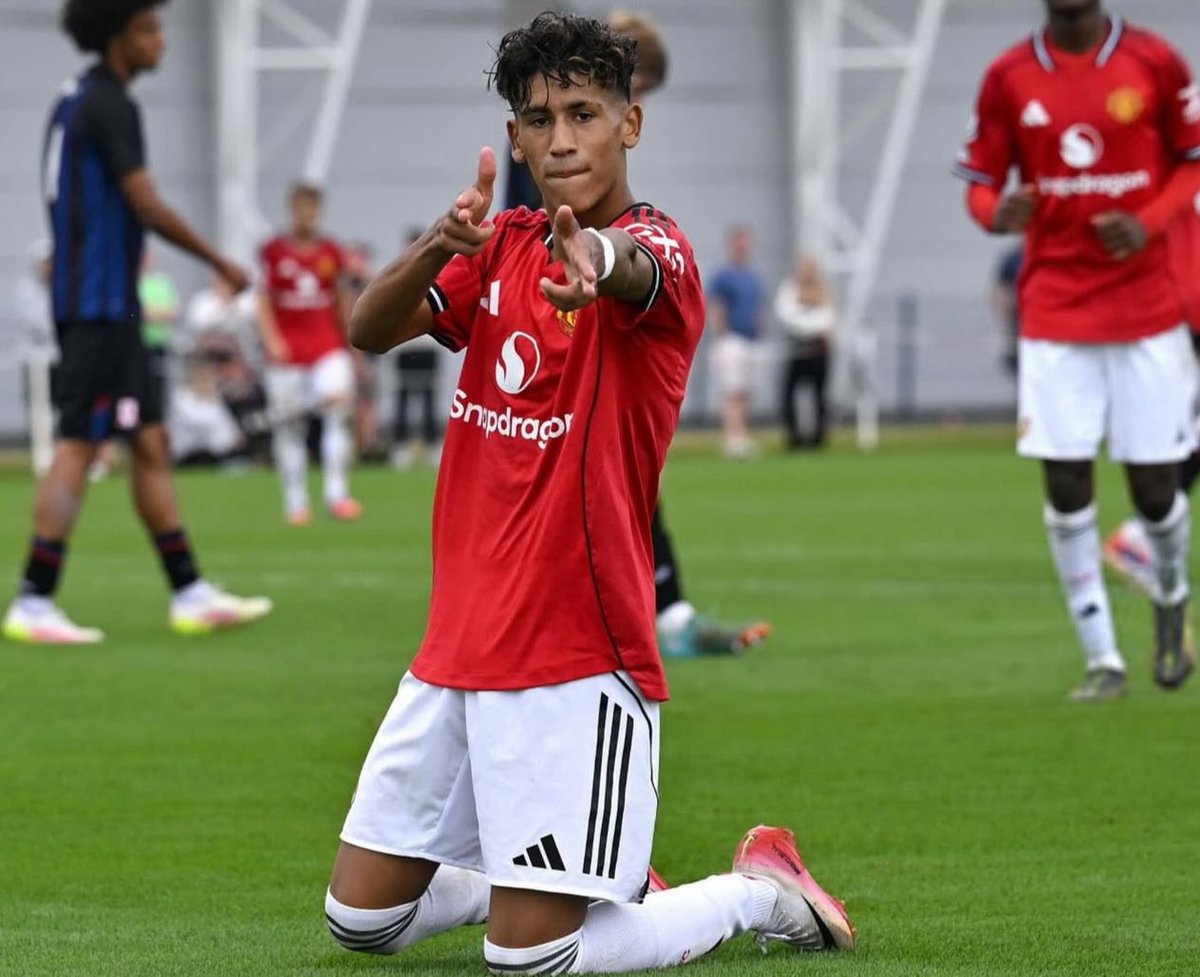 mufcMPB's tweet image. 🚨🌟 JJ Gabriel took part in an 11 vs 11 training match today with the Manchester United first-team squad. #MUFC [@sistoney67]