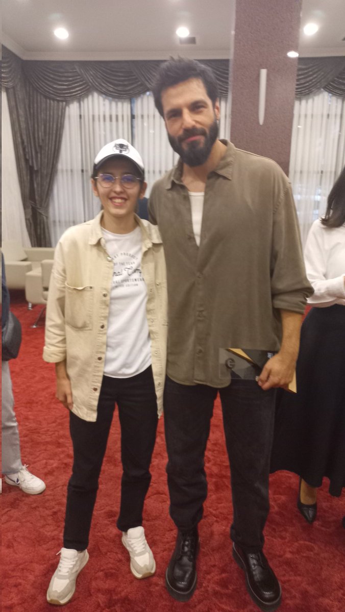 trabzonluedanur's tweet image. Bize adam akıllı fotoğraf çekemeyen güvenlikçi abiye de burdan selam olsun. Ama bizim kalitemiz yeter 😂😎 #SerkanÇayoğlu