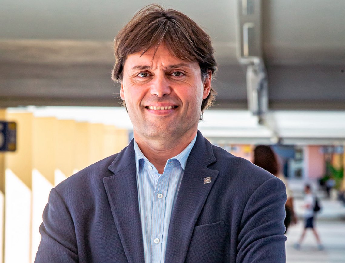 Javier Negre (@javiernegre10) on Twitter photo Este es el rector de la Universidad <a href="/pablodeolavide/">Pablo de Olavide</a> de Sevilla que ha prohibido el acto del periodista de <a href="/edatvoficial/">EDATV</a> <a href="/vitoquiles/">Vito Quiles</a>. Se llama Francisco Oliva. Conviene señalar a los que atacan la libertad de expresión y a sus cómplices. Si le ven, se lo recuerdan educadamente. Este es el rector de la Universidad <a href="/pablodeolavide/">Pablo de Olavide</a> de Sevilla que ha prohibido el acto del periodista de <a href="/edatvoficial/">EDATV</a> <a href="/vitoquiles/">Vito Quiles</a>. Se llama Francisco Oliva. Conviene señalar a los que atacan la libertad de expresión y a sus cómplices. Si le ven, se lo recuerdan educadamente.