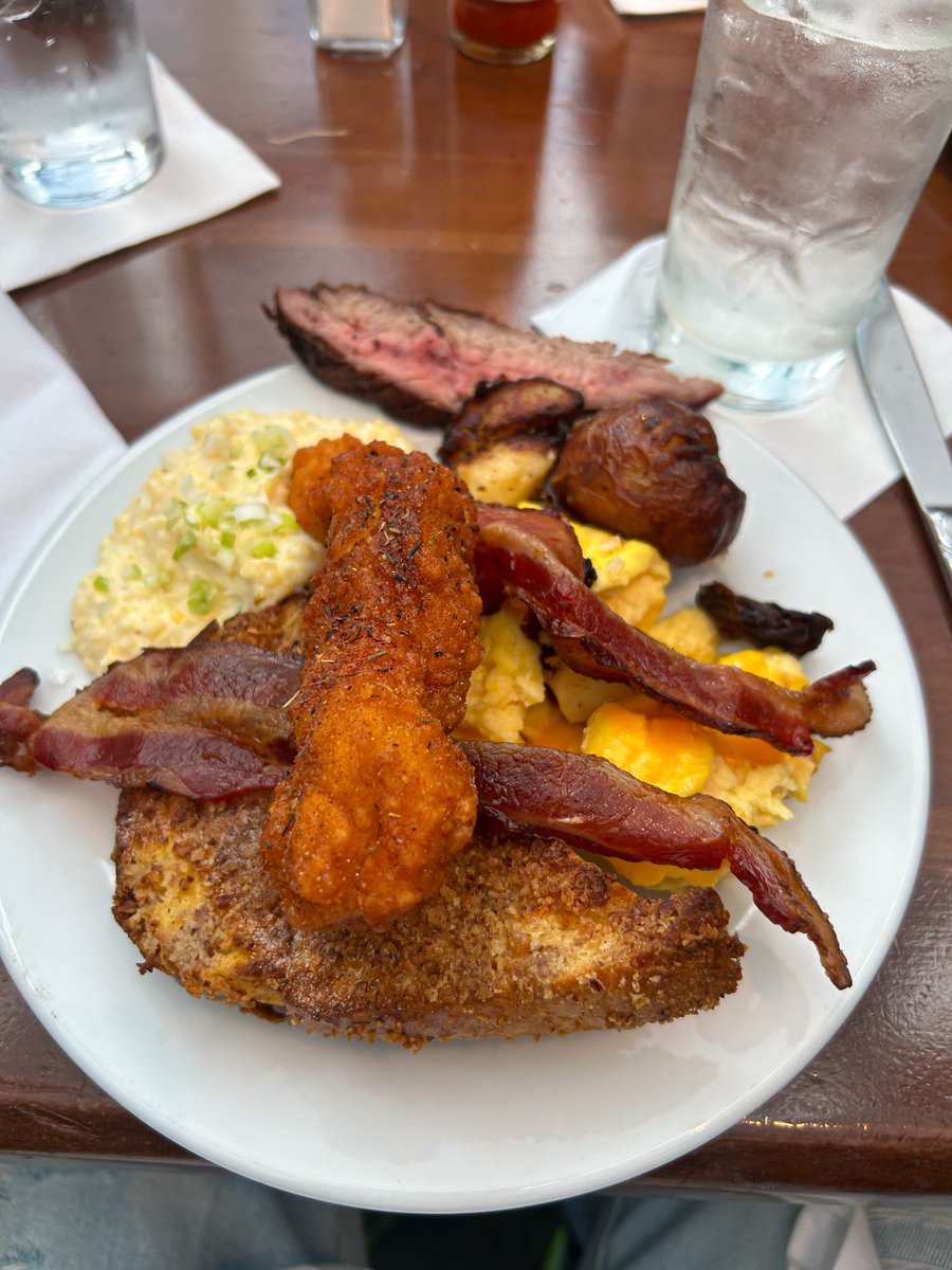 Gettin that money baby,💴hustlin like a sport 🏉🦈🥡#444 #LongLiveEazyE #LongLiveBlvk #LongLiveDoubleR #Hillsboro #xotik #xotikblvk #thestreetdesigner #mk47capo