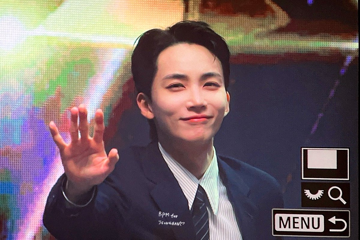 yawnjeonghans's tweet image. jeonghan before jeonghan when
he left came back