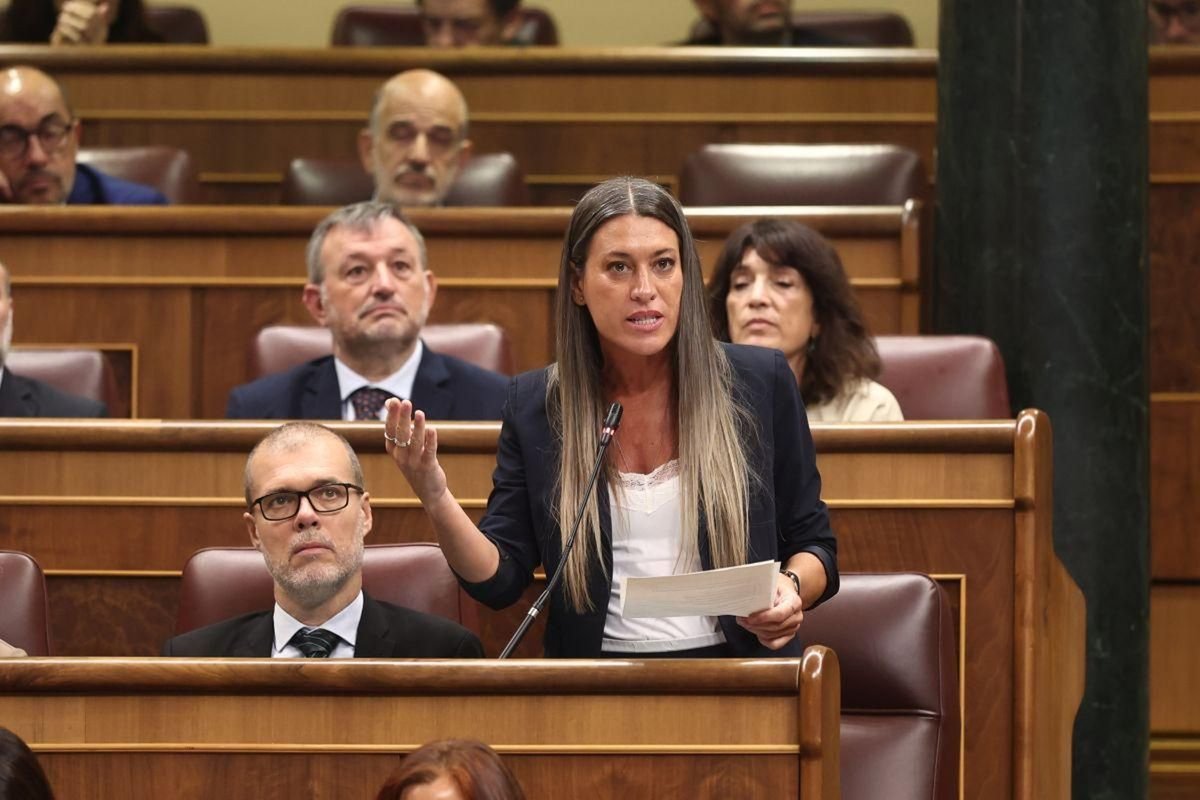 ⚫️#TERTULIA Junts avisa de que decidirá este lunes en su reunión de Perpiñán cuál será relación con el PSOE.

👥Luis Herrero analiza la actualidad con <a href="/MsolHernandez/">Marisol Hernández</a> y <a href="/Maiteloureiro_/">Maite Loureiro 🇪🇸</a> 👇👇

🔊 En  #EsHerrero
📻esradio.libertaddigital.com/directo.html