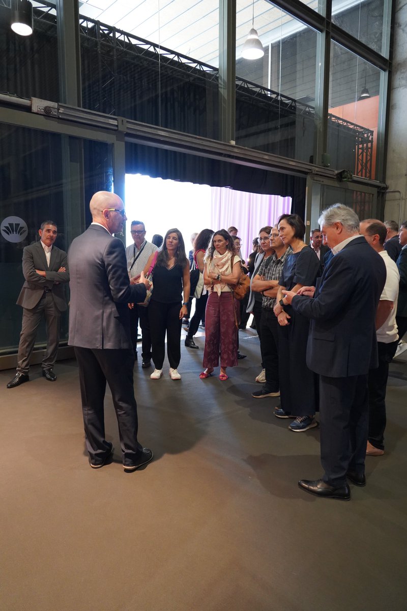 unemadera's tweet photo. 👥 Los asociados de #UNEmadera visitaron @interihotel  con Joaquim Solana, dir. de @AMBITcluster .
Una jornada para conocer tendencias en diseño, sostenibilidad e innovación del hábitat.

🤝 Gracias a AMBIT Cluster por vuestra acogida.
#Madera #Interihotel #Innovación #modoMADERA https://t.co/a6iz1RqzOo