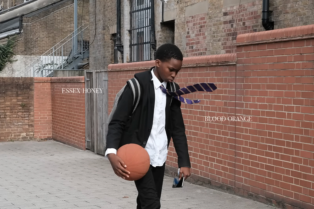 And here's another which surveys briefly Essex Honey the new record by Blood Orange, feting especially Zadie Smith's vocals on 'Vivid Dreams', a thrilling moment on one of the album's standout tracks.

culturedarm.com/blood-orange-e…