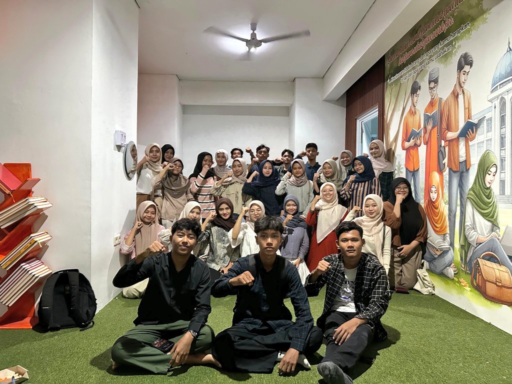 [DISKUSI POJOK KAMPUS]

Pada hari Rabu, tanggal 1 Oktober 2025 bertempat di Sanggar Belajar Mahasiswa Lt 2, telah dilaksanakan Agenda DISPOKAM oleh HMPS Perbankan Syariah UIN K.H.Abdurrahman Wahid Pekalongan Periode 2025 dan juga Mahasiswa Perbankan syariah.