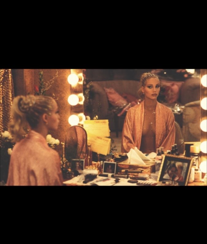 Showgirls ✨ Miss Nomi Malone 1995 💖