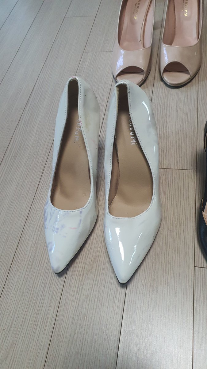 업도구 구두 판매해요 
사이즈는 265~270
가격은 5천~1만원 다양해요
자세한건 DM이나 오톡 주세요
답장은 늦을수 있어요
open.kakao.com/o/sEz0hiYh

#cd #업도구