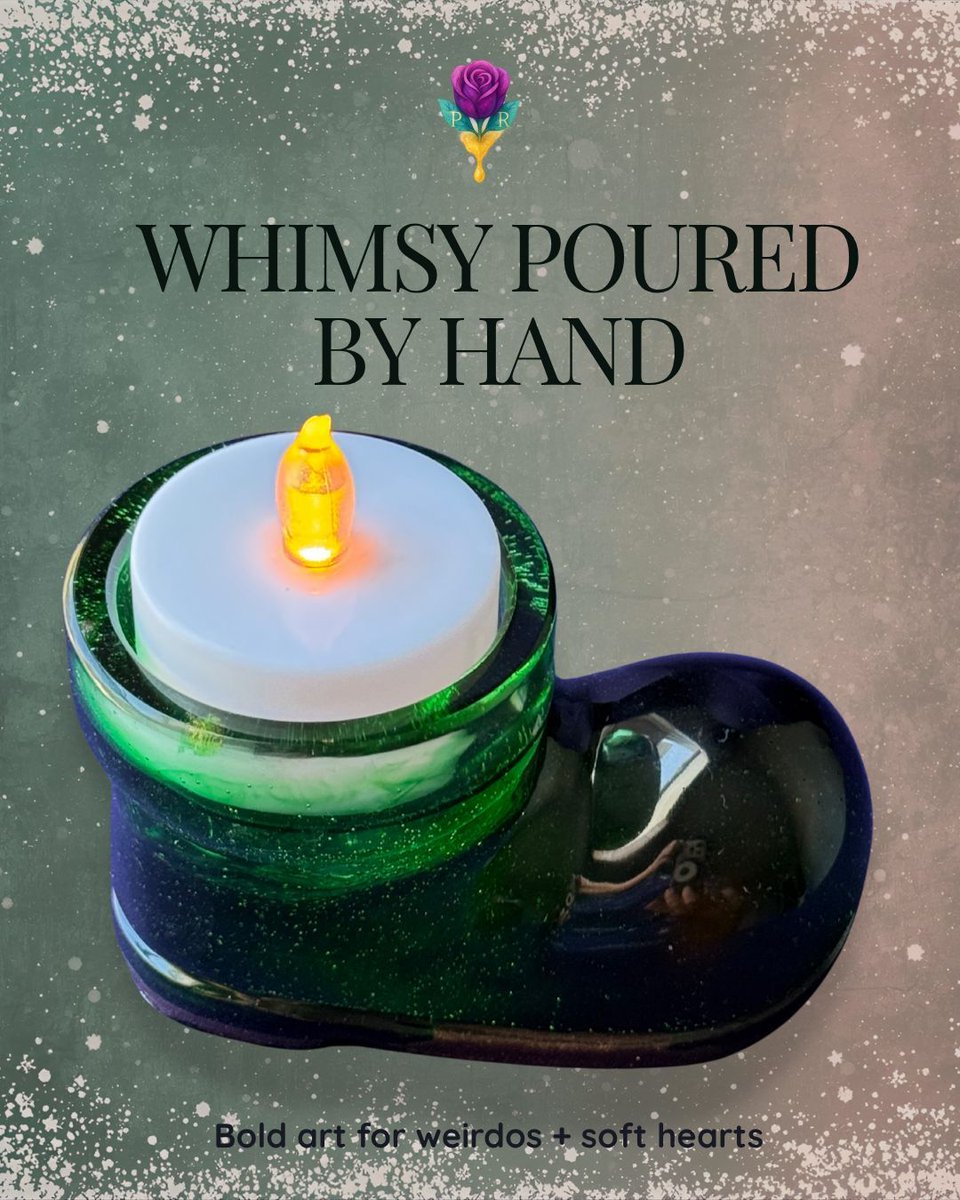 Poxy_Roses's tweet image. Glitter boots, festive roots.
This green Santa boot candle holder was made to glow under twinkle lights.
poxyrose.com/product/santa-… 

#poxyrosedispatch #holidaydecor #handmadeholiday