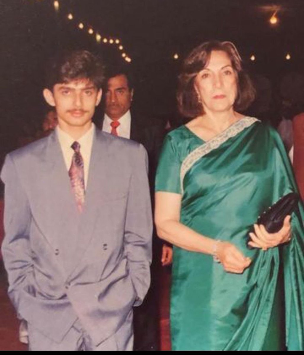 ZamanFansPs57's tweet photo. Remembering Nusrat Bhutto on her 14th Death Anniversary 💚🖤💚
Fourteen years have passed, yet her courage, vision, and dedication to democracy continue to inspire generations. Her legacy remains alive in the hearts of the people of Pakistan.
#MadarEJamhuriyat
@BBhuttoZardari https://t.co/NwimgK1ITZ