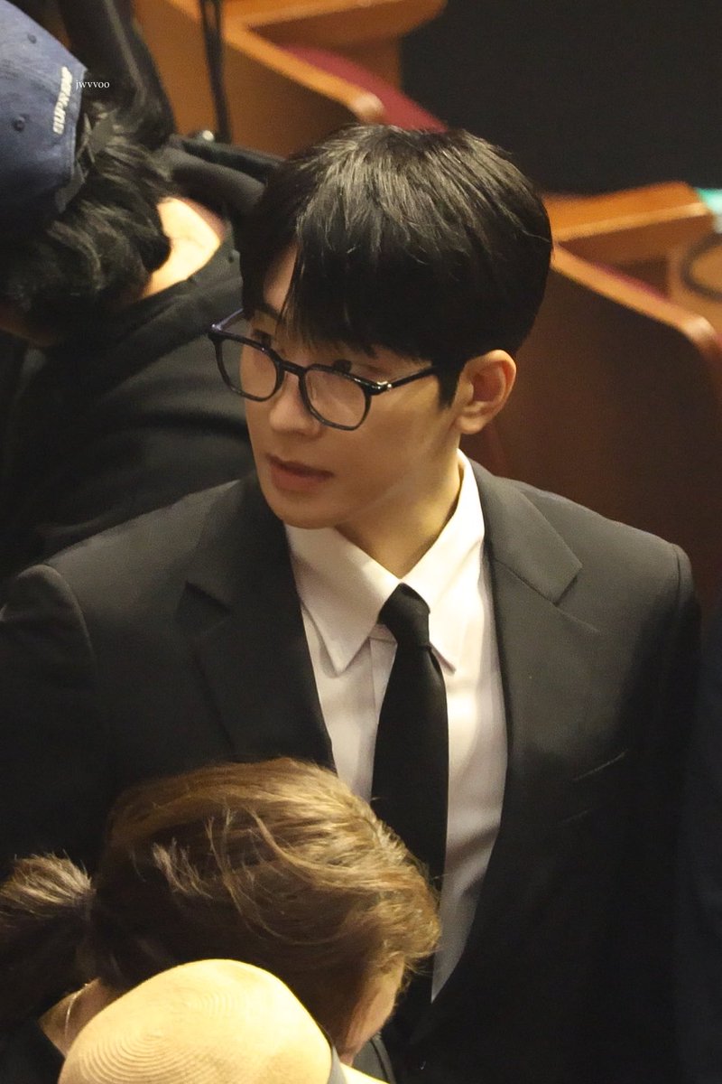 THIS IS THE BEST WONWOO PHOTO HAPPENED IN TODAYS EVENT OH MY FREAKING GOD