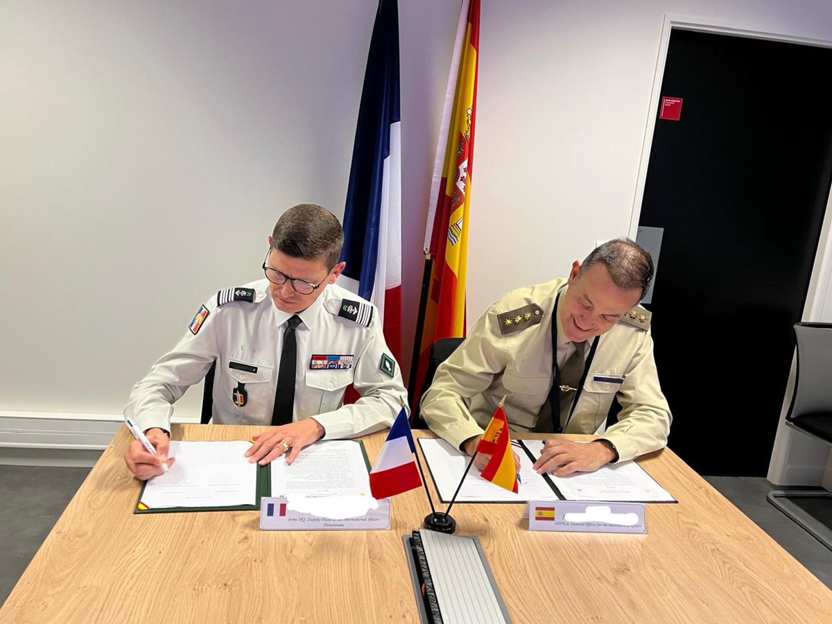 Officier général relations internationales Terre tweet media