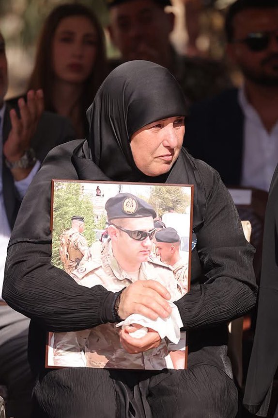 قائد الجيش يفتتح ثكنة المقدّم الشهـيد محمد فرحات في كفردونين. 🇱🇧
#الجيش_اللبناني #محمد_فرحات