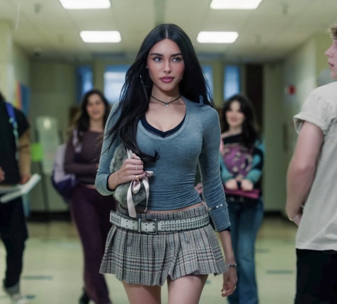 madisonchart's tweet image. Madison Beer’s ‘Make You Mine’ re-enters the Global Spotify Chart at #194 with 1.212 million streams.