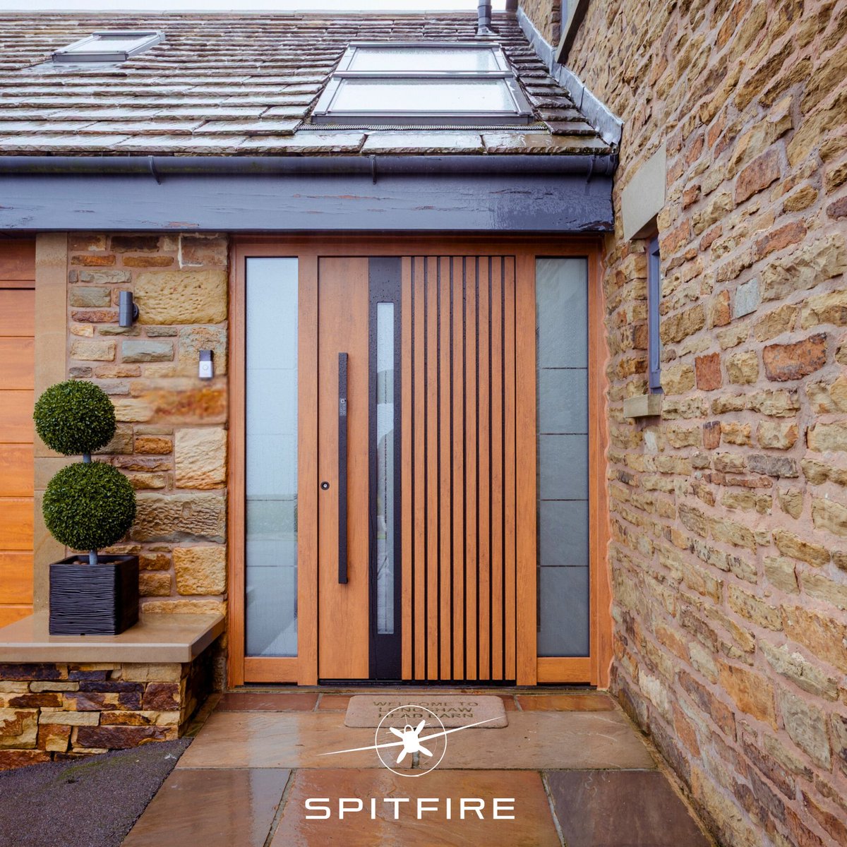 SpitfireDoors's tweet image. Natural warmth meets modern precision.
The Spitfire S-500 delivers a perfect balance of strength, security, and design.
Explore the S-500 Collection → spitfiredoors.co.uk

#SpitfireDoors #S500 #AluminiumDoors #LuxuryEntrance