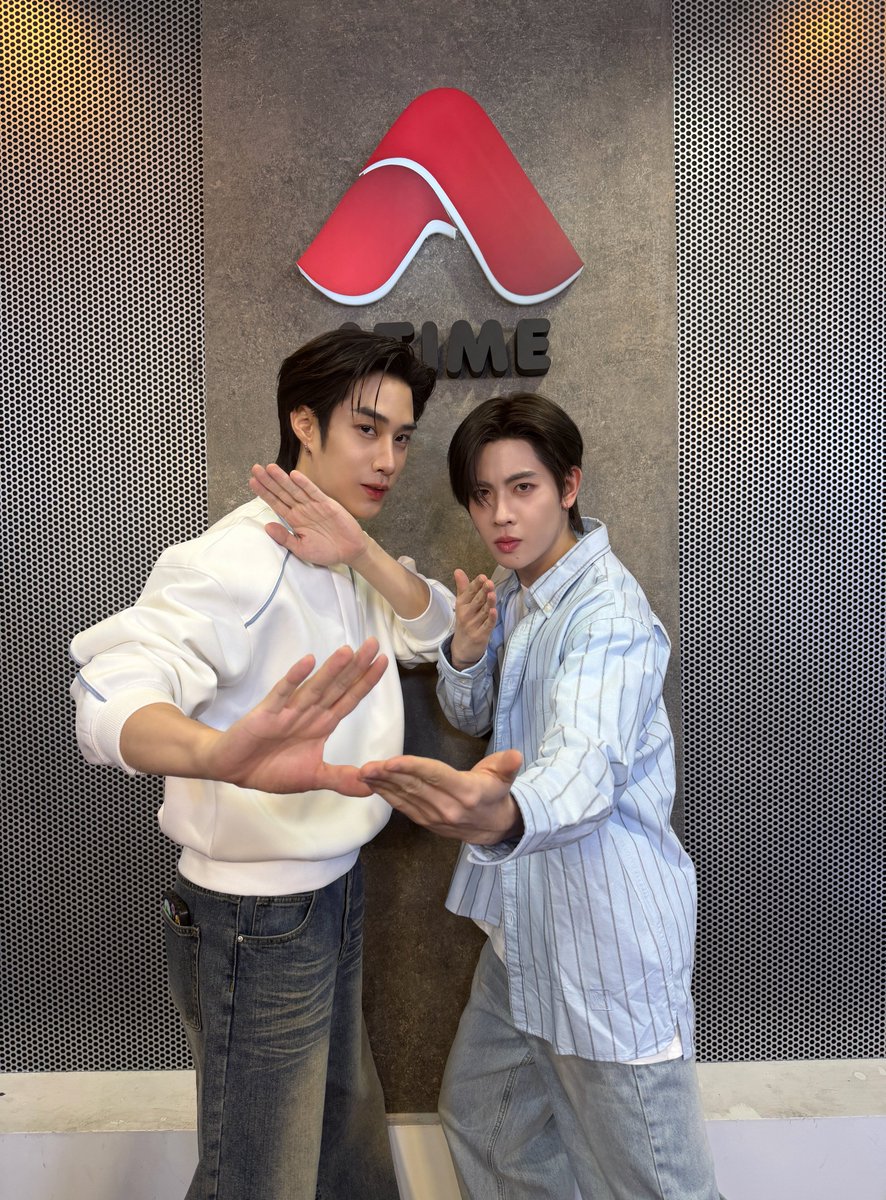 DomundiTV's tweet photo. พบกับ “เติ้ล” @TLE_mtm และ “เฟิร์สวัน” @firstone_wnk ได้ใน EFM FANDOM LIVE ✨️

รับชม Live ได้ทาง
🔗 : https://t.co/ySAMIn6xED

#TleFirstonexEFMFANDOMLIVE https://t.co/6MgwO59zSS