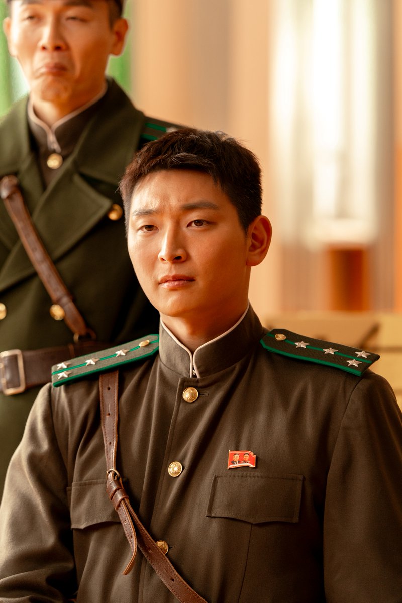 zapzee_net's tweet image. 2AM's #Jinwoon is giving us a fierce soldier close-up from #ChoirofGod.
