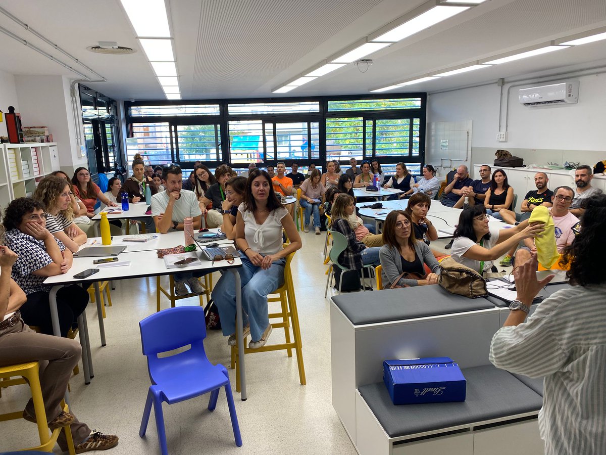📋 Traspassem al claustre el Pla d’acció elaborat pel grup impulsor del projecte 'Entre Escuelas', centrat en la millora de la comunicació oral.

👀 Observació entre iguals per reflexionar sobre com fem servir l’expressió oral a l’aula. 💬
 <a href="/Educaixa/">EduCaixa</a> <a href="/IOE_London/">UCL Institute of Education</a>