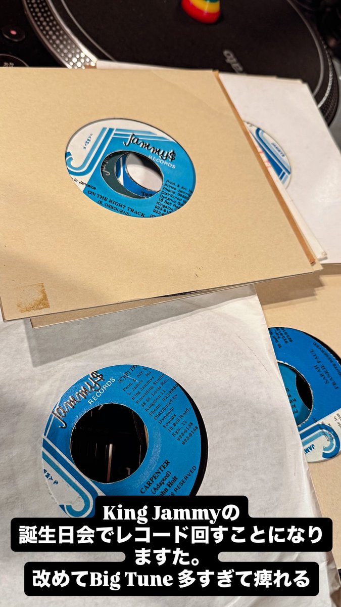 明日からJAMROCK REGGAE CRUISEに向けて出発！

記念すべき10周年に呼んでもらえるなんて、マジでどうかしてる。
今年はガチのクラッシュはないけど、前夜祭からフルで参加。ある意味受け入れられた感ある。
そして急遽KING JAMMYの誕生日会に呼ばれてレコードも回すことになった。マジでどうかしてる