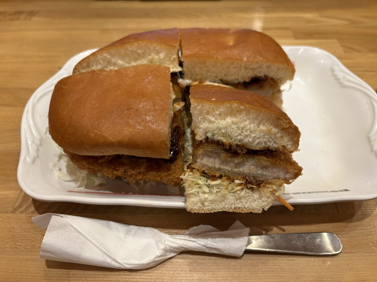 mimiga___r's tweet image. コメダ珈琲の みそカツパン 
揚げたてのカツが美味しかった 

#おいしいはやさしい