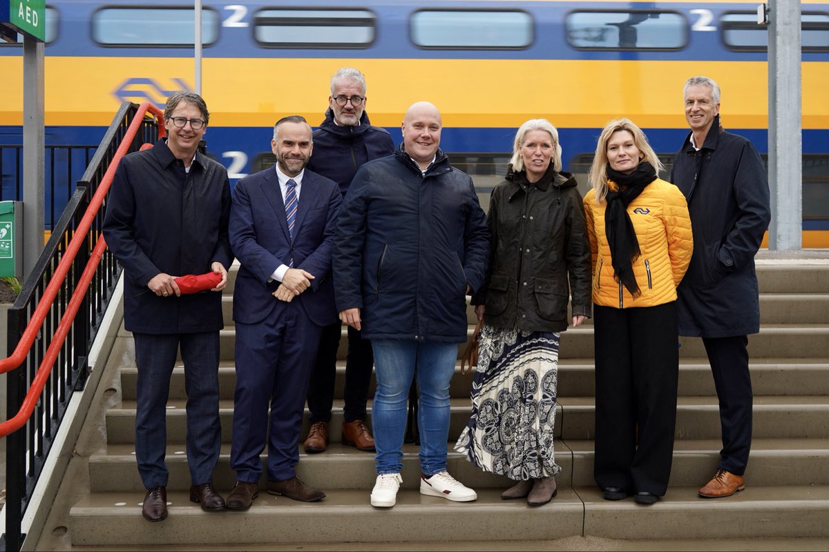Het spoor in Vught wordt verdiept. Daarom zijn daar nu een tijdelijk spoor en een tijdelijk station. Dit is onderdeel van het Programma Hoogfrequent Spoorvervoer, waarmee we het spoor klaarmaken voor de huidige én toekomstige vraag van reizigers- en goederenvervoerders.