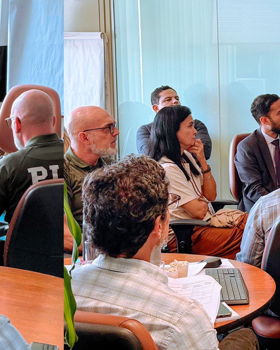 LabHackerCD's tweet image. #TBT 🚀 Relembrando a oficina conduzida pela hacker Roberta, sobre a jornada do usuário na @camaradeputados.
Mais um passo do #LABHacker rumo a uma Câmara mais aberta, colaborativa e segura! 💡💻
#LABHackerCD #Inovação #UX #DesignThinking #TransformaçãoDigital
