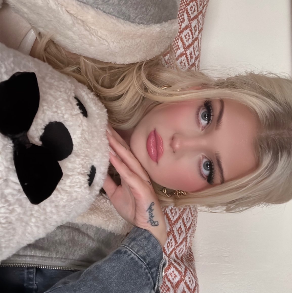 ur my favs thank u for always standing by me and supporting my career <3
#monsterbylorengray #selfiesformonster