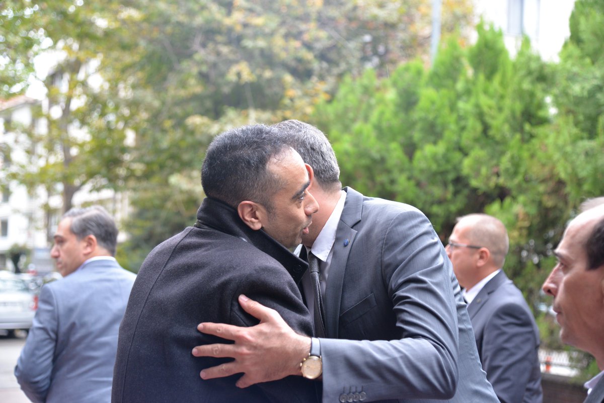 TurkiyeHaberis's tweet photo. Türk Telekom Yetkililerinden Sendikamıza Ziyaret

Türk Telekomünikasyon A.Ş. İnsan Kaynakları Çalışma İlişkileri ve İş Etiği Grup Müdürü Barış Egemen Atbaş ile Endüstriyel İlişkiler Müdürü Ramazan Gürbüz, Sendikamız Genel Merkezini ziyaret ederek, Genel Başkanımız Nuh Galip Topak ve Genel Başkan Yardımcılarımız Mehmet Aslangöz, A. Gökhan Aydın ve Yusuf Urğun ile bir araya geldi.

Haberimiz: https://t.co/EUdf2e0sLT