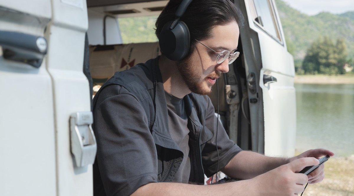 xperia_japan's tweet image. ＼あなたはどっち派？／
秋といえばスポーツの秋🏃‍♀️
みなさんはどちらでスポーツを楽しみますか？

長時間バッテリーと高音質で音楽を聴きながら運動したい
→いいね❤️

大迫力の映像と臨場感のある音で心ゆくまでスポーツ観戦したい
→リポスト🔁

#Xperiaはいいぞ