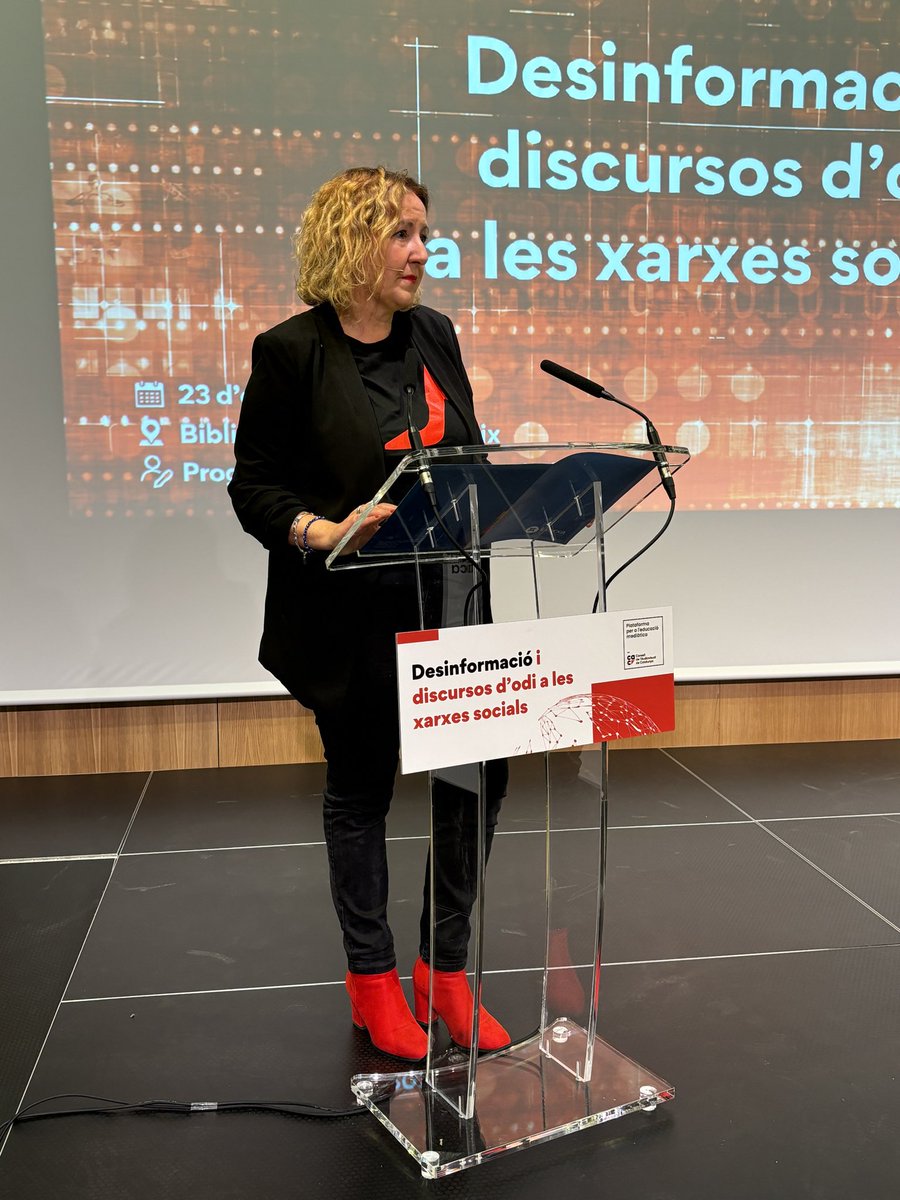 🔴 Reprenem la sessió de la tarda de la #2aJornadaPEM amb la presentació sobre #desinformació de <a href="/nuriadejose/">Núria de José Gomar</a> (<a href="/laxarxa/">La Xarxa</a>)