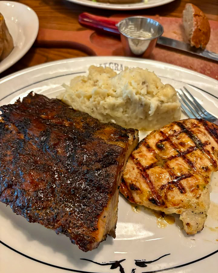 The trifecta: Ribs, chicken, mashed potatoes. 

📸: Bernadette Donaldson