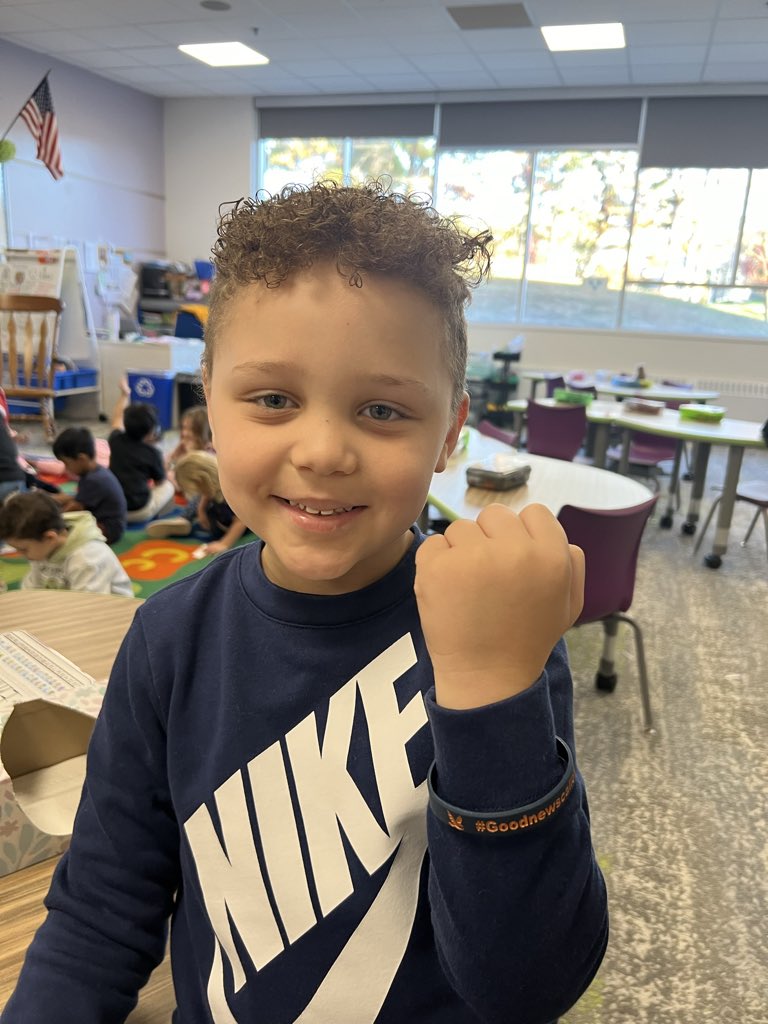 Shon is a kind and inclusive kindergarten student.  When a student was struggling in PE with a game, Shon made sure that he helped out.  Shon goes out of his way to make sure others feel great, too
Keep
Being amazing! #overlandrps #goodnewscalloftheday