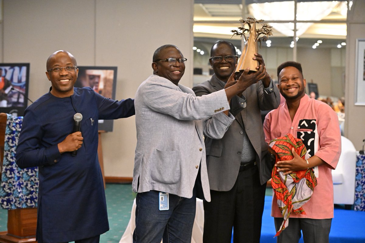 L’équipe d’UNICEF Mali s’est vu décerner le prestigieux Baobab d’or 🏆, en reconnaissance de son engagement exceptionnel en faveur des enfants du #Mali.

Cette distinction honore le travail collectif de nos équipes, à Bamako comme dans les régions, qui œuvrent main dans la main